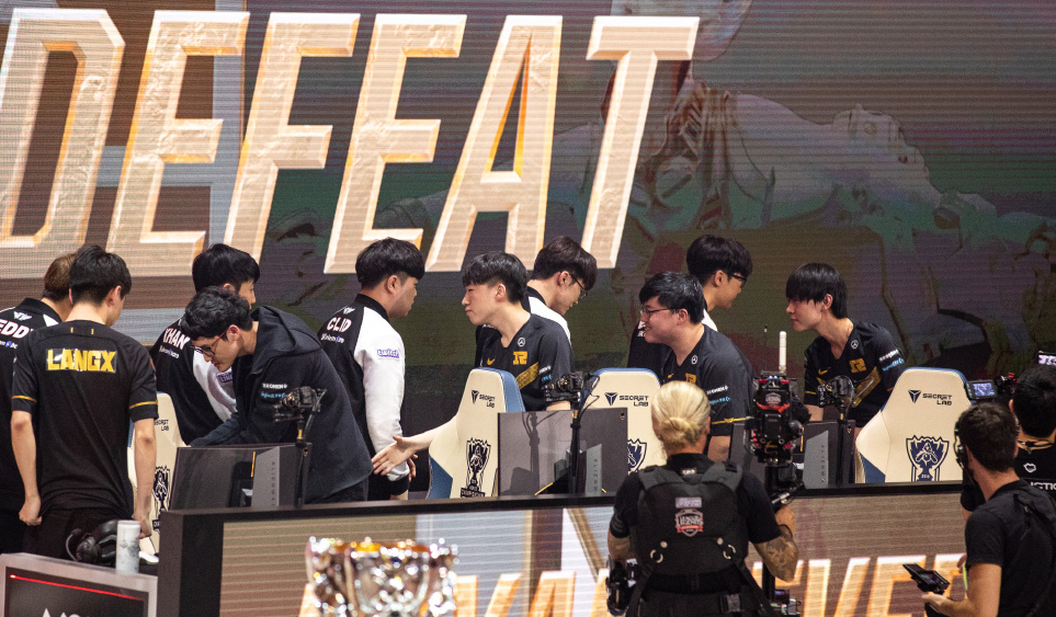 亚博体育-包含Karsa回归赛场，败北首场状态亮眼，G2观众沸腾！的词条